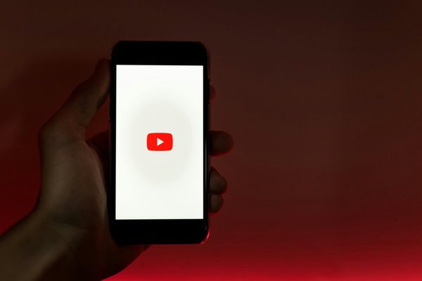 À quel GAFAM appartiennent les réseaux sociaux comme youtube ?