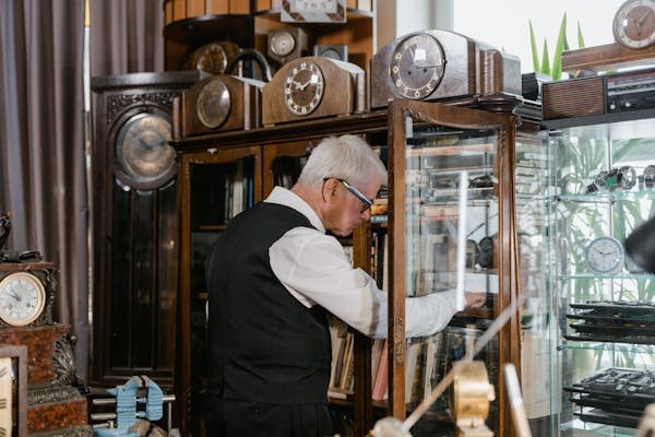 Vitrines pour collectionneurs : valorisez vos objets précieux